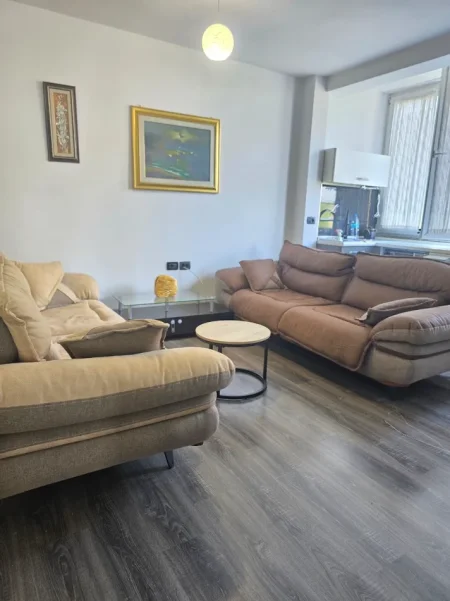 Tirane, shitet apartament 2+1+Ballkon Kati 6, 90 m² 195.000 € (Ish Fusha Aviacionit)