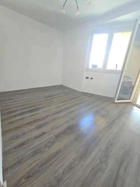 Tirane, shitet apartament 2+1+Ballkon Kati 6, 90 m² 195.000 € (Ish Fusha Aviacionit)