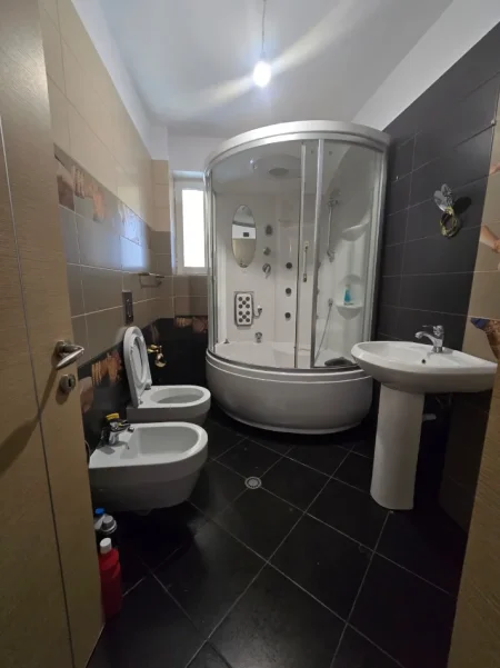 Tirane, shitet apartament 2+1+Ballkon Kati 6, 90 m² 195.000 € (Ish Fusha Aviacionit)