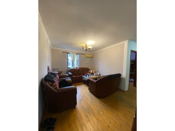 Tirane, shitet apartament 2+1 Kati 6, 61 m² 125.000 € (Rruga e Barrikadave)