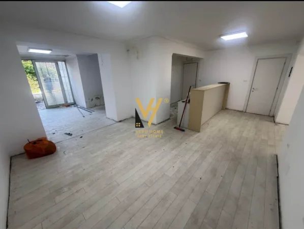Tirane, jepet me qera ambjent biznesi Kati 0, 100 m² 1.250 € (MOZAIKU I TIRANES)