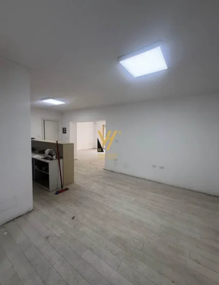 Tirane, jepet me qera ambjent biznesi Kati 0, 100 m² 1.250 € (MOZAIKU I TIRANES)