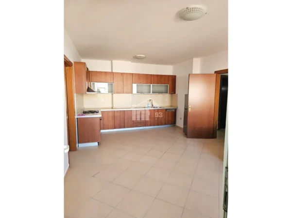 Tirane, jepet me qera apartament 3+1 Kati 4, 125 m² 1.000 € (NË RRUGËN E “ELBASANIT”)