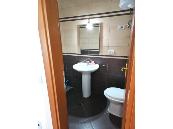 Tirane, jepet me qera apartament 3+1 Kati 4, 125 m² 1.000 € (NË RRUGËN E “ELBASANIT”)