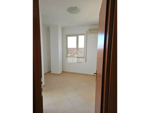 Tirane, jepet me qera apartament 3+1 Kati 4, 125 m² 1.000 € (NË RRUGËN E “ELBASANIT”)
