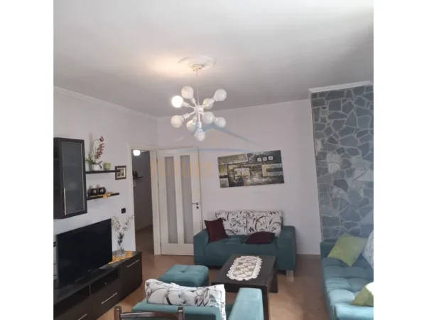 Tirane, jepet me qera apartament 2+1 Kati 7, 87 m² 420 € (Unaza e re)
