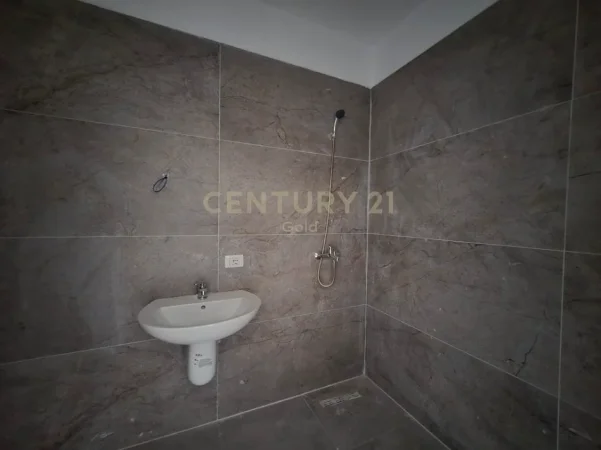 Tirane, shitet apartament 2+1+Ballkon Kati 7, 97 m² 172.000 € 