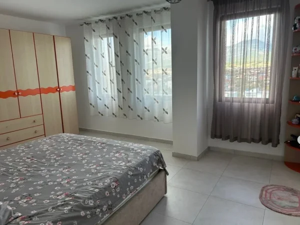 Tirane, shitet apartament 2+1+Ballkon Kati 6, 121.000 m² 121.000 € (Ruga Bulevardi Blu, Kamez)