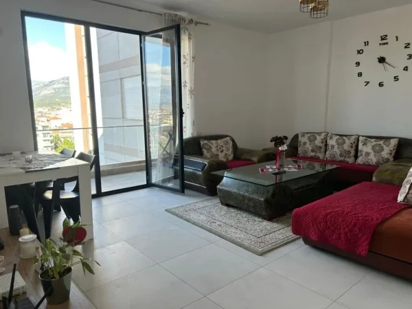 Tirane, shitet apartament 2+1+Ballkon Kati 6, 121.000 m² 121.000 € (Ruga Bulevardi Blu, Kamez)