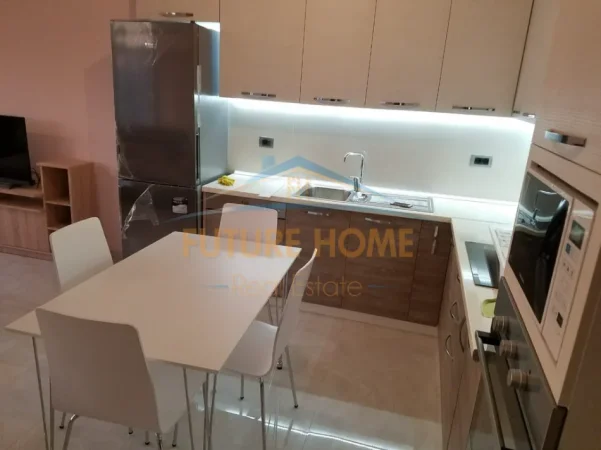 Tirane, jepet me qera apartament 1+1 Kati 9, 55 m² 600 € (myslym shyri)