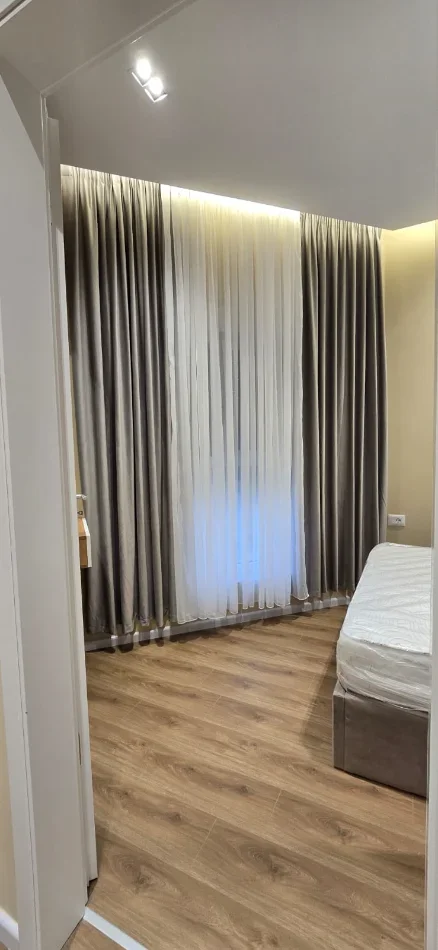 Tirane, jepet me qera apartament 1+1+Ballkon Kati 7, 47 m² 400 € (Ali Demi)