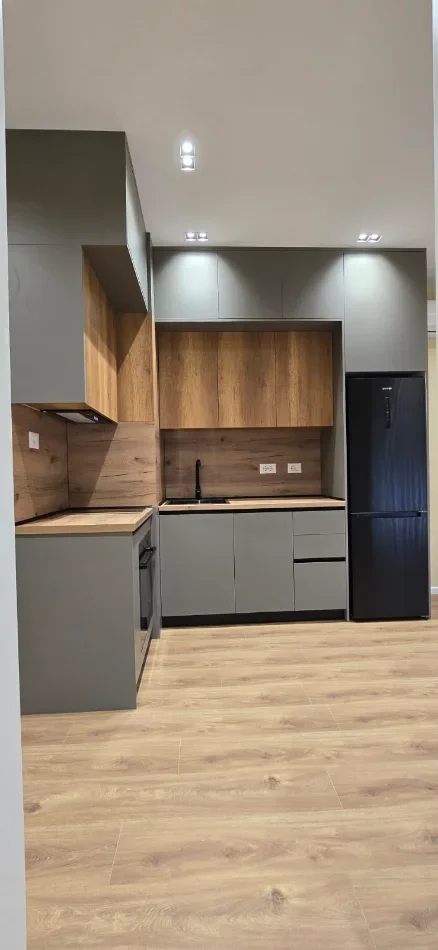 Tirane, jepet me qera apartament 1+1+Ballkon Kati 7, 47 m² 400 € (Ali Demi)