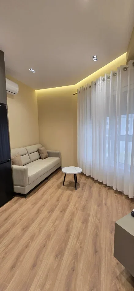 Tirane, jepet me qera apartament 1+1+Ballkon Kati 7, 47 m² 400 € (Ali Demi)