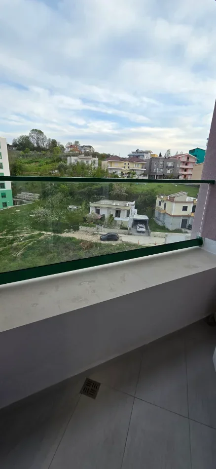 Tirane, jepet me qera apartament 1+1+Ballkon Kati 7, 47 m² 400 € (Ali Demi)