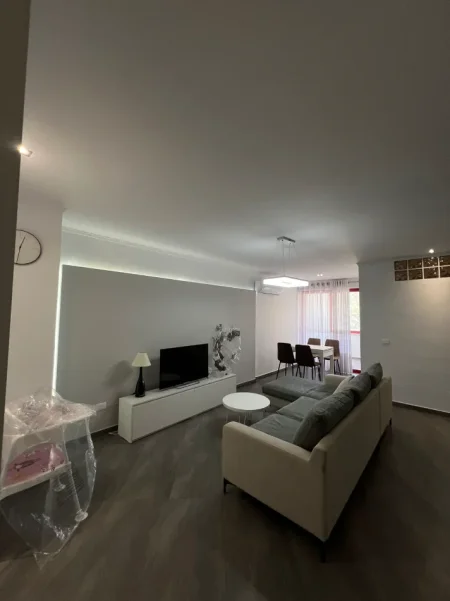 Durres, jepet me qera apartament 1+1+Aneks Kati 11, 698 € (Vollga, Durres)