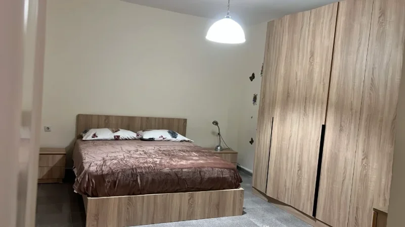 Tirane, jepet me qera apartament 1+1+Aneks Kati 6, 55 m² 400 € (Rr. Myslym Shyri)