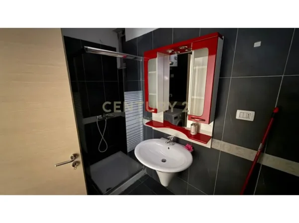 Durres, jepet me qera apartament 1+1 Kati 2, 65 m² 449 € (Plazh,Durres)