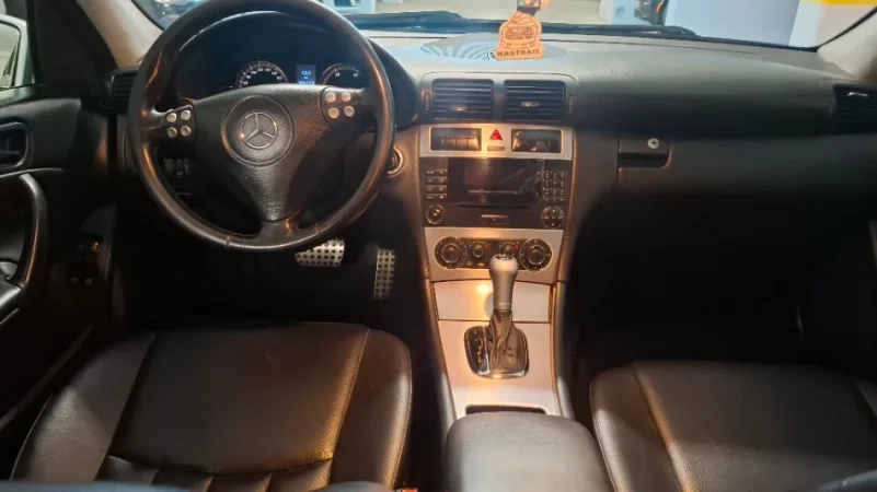 Tirane, shes makine me portobagazh Mercedes c klas 220 Nafte, gri metalizato automatik Klima 300.000 km 3.850 €