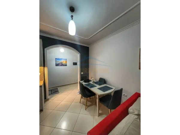 Tirane, jepet me qera apartament 2+1+Ballkon Kati 1, 83 m² 550 € (Selite)