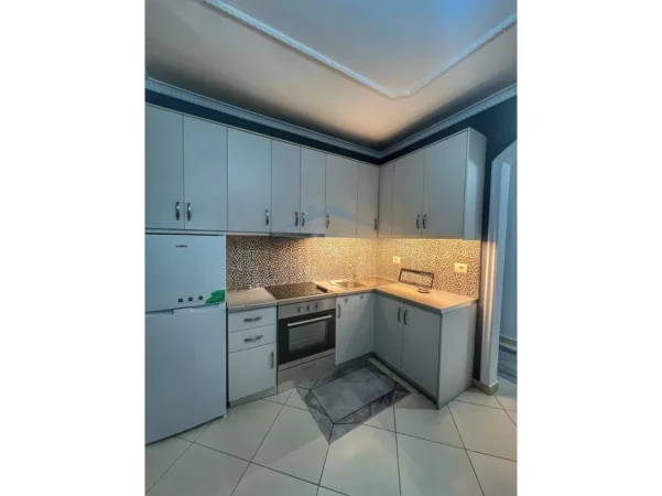 Tirane, jepet me qera apartament 2+1+Ballkon Kati 1, 83 m² 550 € (Selite)