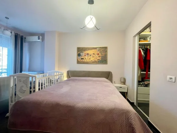 Tirane, jepet me qera apartament 2+1+Ballkon , 105 m² 800 € 