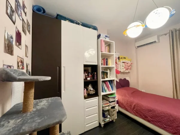 Tirane, jepet me qera apartament 2+1+Ballkon , 105 m² 800 € 