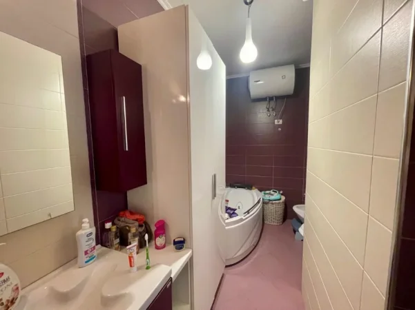 Tirane, jepet me qera apartament 2+1+Ballkon , 105 m² 800 € 