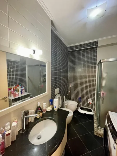 Tirane, jepet me qera apartament 2+1+Ballkon , 105 m² 800 € 