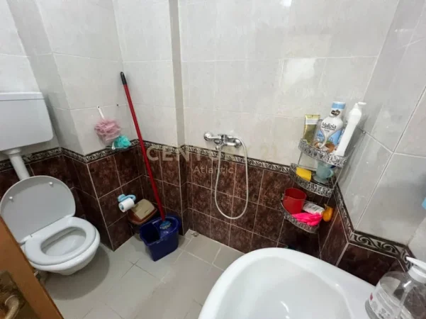 Durres, jepet me qera apartament 1+1 Kati 2, 65 m² 500 € (Rrota e Kuqe ,Plazh)
