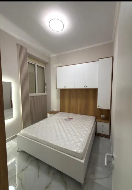 Tirane, jepet me qera apartament 1+1 Kati 1, 60 m² 550 € (Bill Clinton Street)