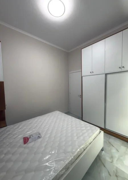 Tirane, jepet me qera apartament 1+1 Kati 1, 60 m² 550 € (Bill Clinton Street)