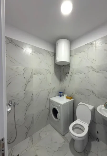 Tirane, jepet me qera apartament 1+1 Kati 1, 60 m² 550 € (Bill Clinton Street)