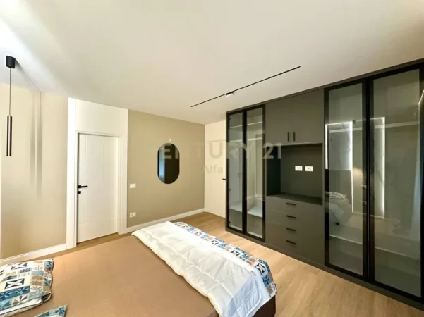 Tirane, jepet me qera apartament 2+1+Ballkon Kati 2, 100 m² 1.200 €