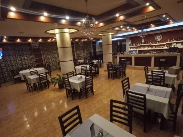 Tirane, jepet me qera lokal Kati 1, 600 m² 1.500 € (PORCELAN)