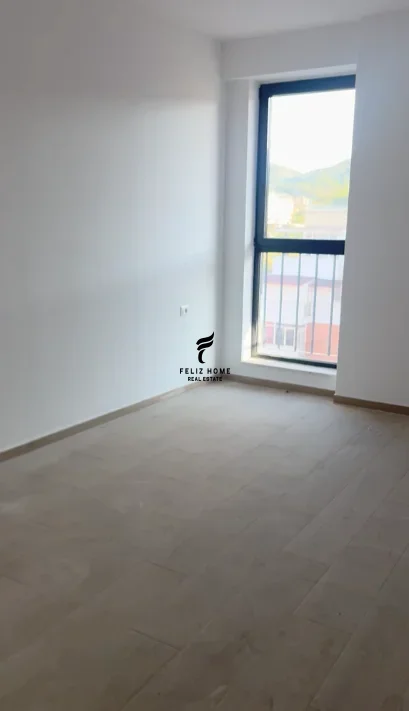 Tirane, jepet me qera zyre Kati 7, 75 m² 750 € (KOMUNA E PARISIT)