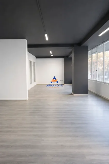 Tirane, jepet me qera ambjent biznesi Kati 1, 115 m² 1.500 € 