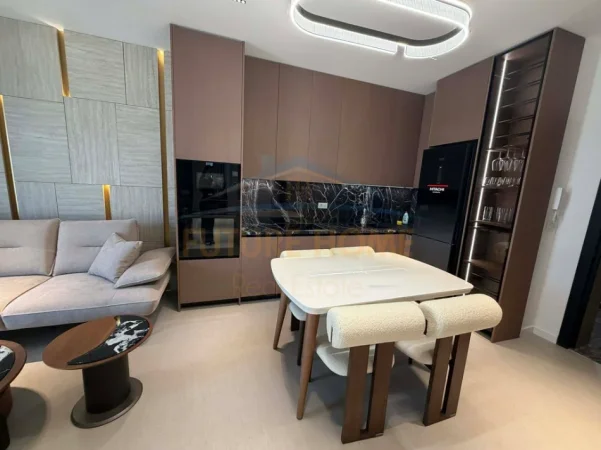 Tirane, jepet me qera apartament 2+1+Ballkon Kati 13, 115 m² 1.700 € (Golden Tower)