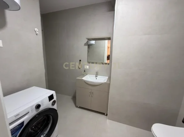 Tirane, jepet me qera apartament 3+1 Kati 2, 116 m² 1.450 € (liqeni i thate)