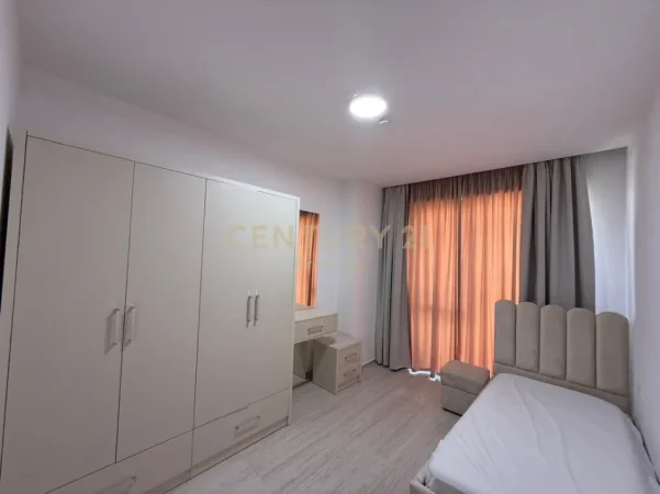 Tirane, jepet me qera apartament 3+1 Kati 2, 116 m² 1.450 € (liqeni i thate)