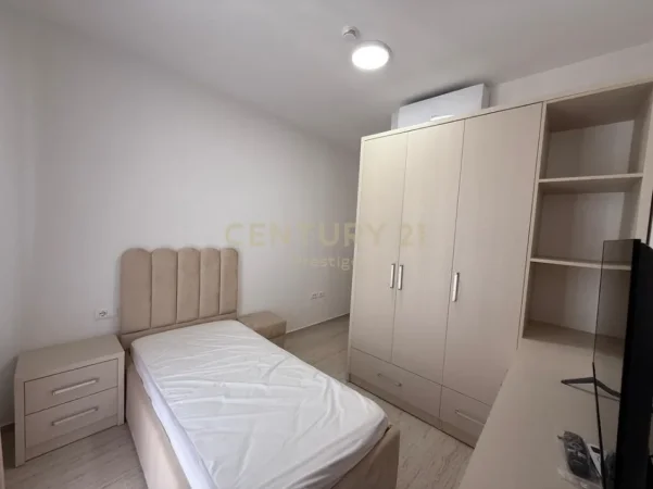 Tirane, jepet me qera apartament 3+1 Kati 2, 116 m² 1.450 € (liqeni i thate)