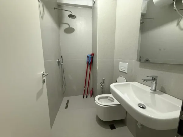 Tirane, jepet me qera apartament 1+1 Kati 4, (Ali Demi)