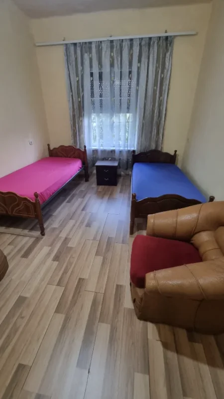 Tirane, jepet me qera apartament 2+1+Ballkon Kati 5, 66 m² 450 € (Shallvaret, Tajvani)