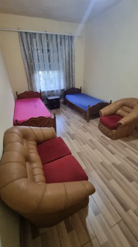 Tirane, jepet me qera apartament 2+1+Ballkon Kati 5, 66 m² 450 € (Shallvaret, Tajvani)