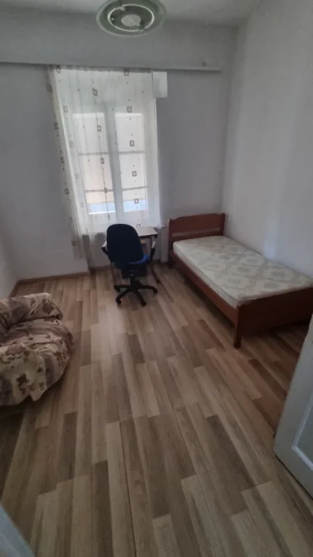 Tirane, jepet me qera apartament 2+1+Ballkon Kati 5, 66 m² 450 € (Shallvaret, Tajvani)