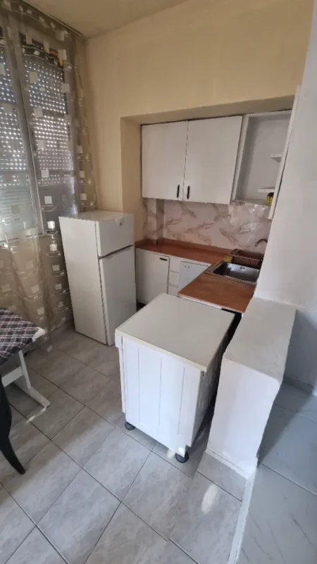 Tirane, jepet me qera apartament 2+1+Ballkon Kati 5, 66 m² 450 € (Shallvaret, Tajvani)