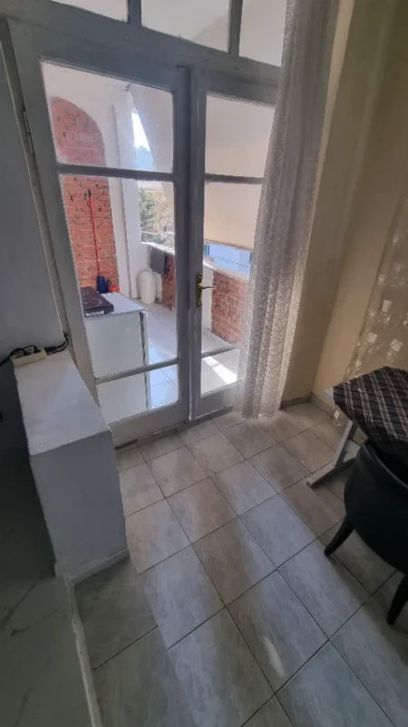 Tirane, jepet me qera apartament 2+1+Ballkon Kati 5, 66 m² 450 € (Shallvaret, Tajvani)