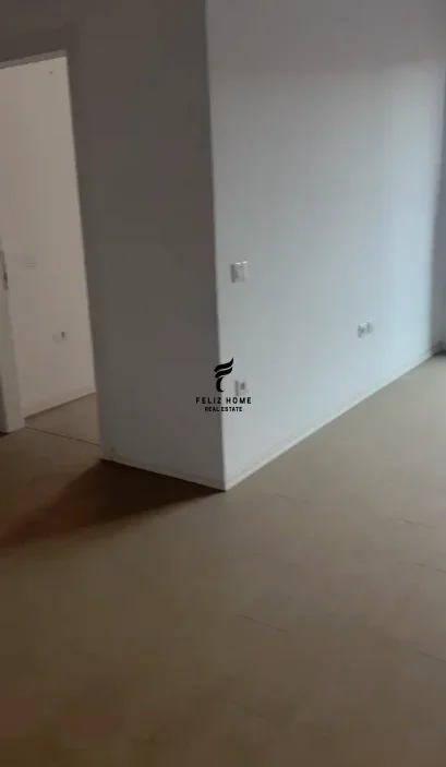Tirane, jepet me qera zyre Kati 7, 120 m² 1.200 € (KOMUNA E PARISIT)