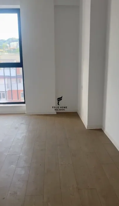Tirane, jepet me qera zyre Kati 7, 120 m² 1.200 € (KOMUNA E PARISIT)