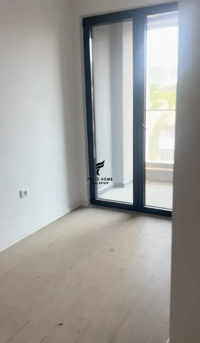 Tirane, jepet me qera zyre Kati 7, 120 m² 1.200 € (KOMUNA E PARISIT)
