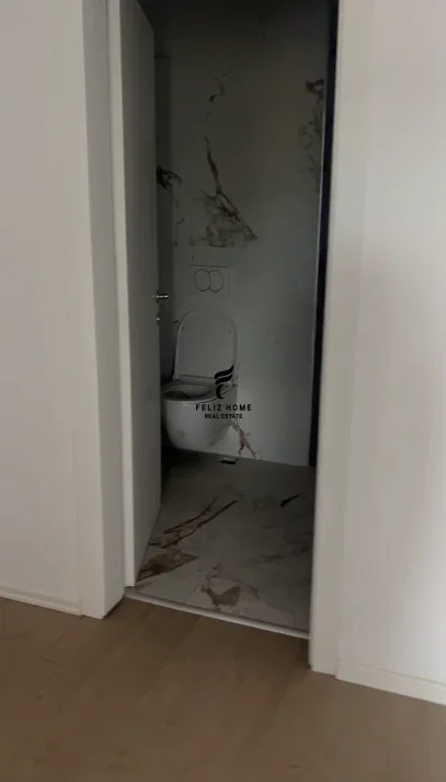 Tirane, jepet me qera zyre Kati 7, 120 m² 1.200 € (KOMUNA E PARISIT)